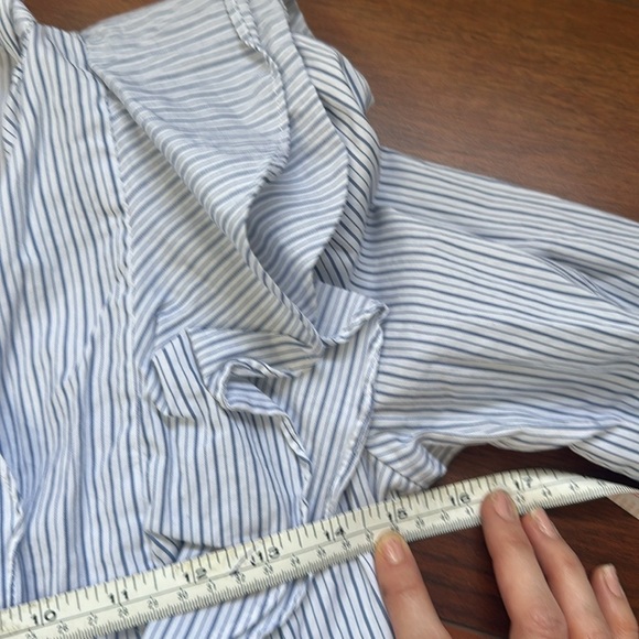 BCBGMaxazria Women’s Ruffle Front Long Sleeve Stripped Blouse XS - Picture 3 of 6